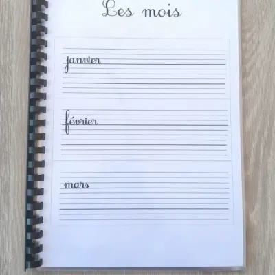 Livret A4, 3 différentes écritures des mois de l'année